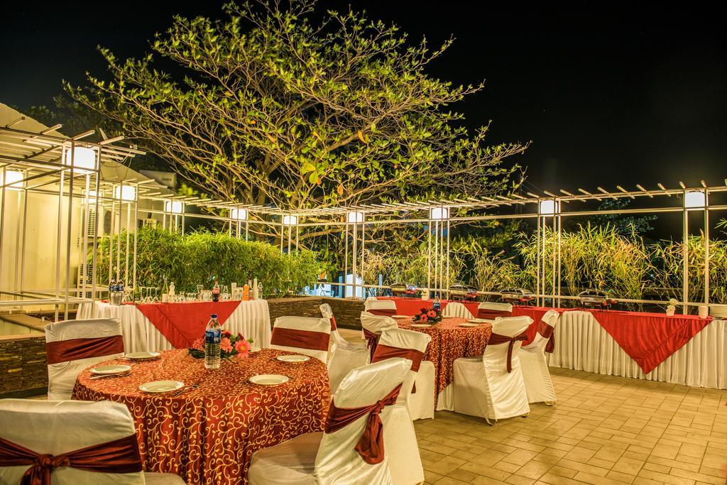 The Red Maple Mashal Indore Exterior foto