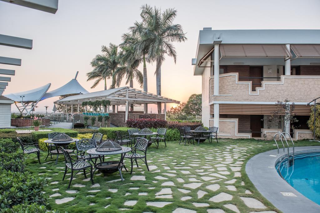 The Red Maple Mashal Indore Exterior foto
