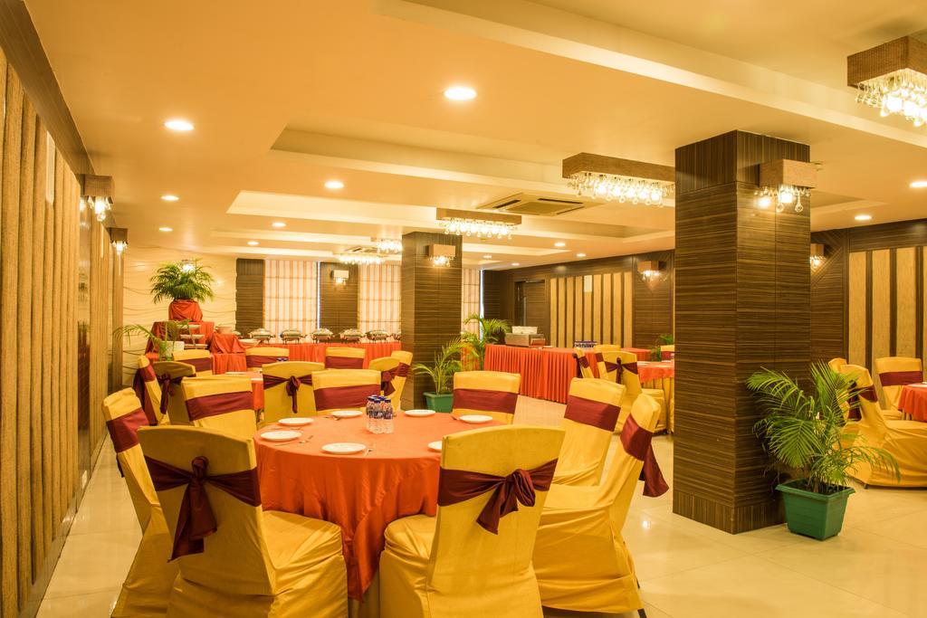 The Red Maple Mashal Indore Exterior foto